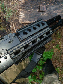 Полювання Охота ^/--/^ Цевьё/цівка (Верх і низ) Квадрейл для AK, планка пікатіні/пикатини ABS ^_^^^ Цевьё/цевка (Верх и низ) Квадрейл для AK, планка пикатини/пикатины ABS - фото фото фото