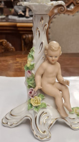 Статуетки, Скульптури, Фігурки, Фарфор Статуэтки, Скульптуры, Фигурки, Фарфор ^/--/^ Антикварный Подсвечник Путти Фарфор Dresden Германия ^_^^^ Підсвічник Путті Фарфор Dresden Німеччина - фото фото фото