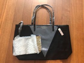 Сумки Сумки ^/--/^ Сумка 2018 VICTORIAS SECRET Shimmer сумка с Tiger Print косметичкой, ценник $59.50 ^_^^^ Сумка 2018 VICTORIAS SECRET Shimmer сумка з Tiger Print косметичною, цінник $59.50 - фото фото фото