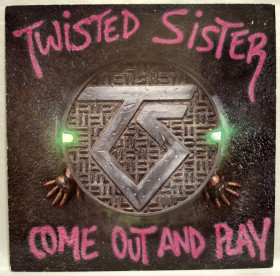 Платівки Пластинки ^/--/^ Twisted Sister - Come Out And Play - 1985.  (LP). 12. Vinyl. Пластинка. Germany. ^_^^^ Twisted Sister - Come Out And Play - 1985. 12.Vinyl. Пластинка. Germany. - фото фото фото