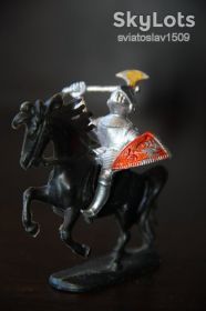 Фігурки, солдатики Фигурки, солдатики ^/--/^ рыцарь с топором на коне 54 /--/ мм JEAN HOEFLER ФРГ ^_^^^ лицар з сокирою на коні 54 /--/ мм JEAN HOEFLER ФРН - фото фото фото