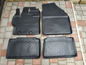 Килимки Коврики ^/--/^ Автомобильные коврики Toyota Yaris Cross, зимние и летние, качество ^_^^^ Автомобільні килимки Toyota Yaris Cross, зимові та літні, якість - фото фото фото