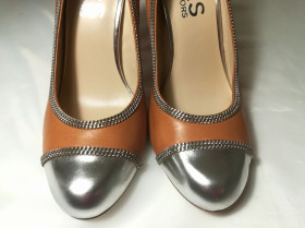 Туфлі Туфли ^/--/^ 38,5-39= Стильные, полностью кожаные женские туфли MICHAEL KORS с цепочками, на шпильках! Оригинал* ^_^^^ 38,5-39 = Стильні, повністю шкіряні жіночі туфлі MICHAEL KORS з ланцюжками, на шпильках! Оригінал* - фото фото фото