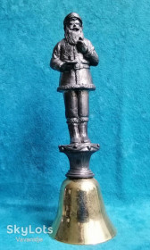 Статуетки, Скульптури, Фігурки, Фарфор Статуэтки, Скульптуры, Фигурки, Фарфор ^/--/^ Колокольчик дзвоник Санта Клаус США 1991 металевий вінтаж МАЙКЛ  РИКЕР  15.09.1940- 07.01.2006  считается  одним  из самых талантливых и опытных американских художников-скульпторов всех времен. Выпускалось по одному колокольчику в год ограниченным тиражем ^_^^^ Колокольчик звонок Санта Клаус США 1991 металлический винтаж МАЙКЛ РИКЕР 15.09.1940-07.01. 2006 считается одним из самых талантливых и опытных американских художников-скульпторов всех времен. Выпускалось по одному колокольчику в год ограниченным тиражом - фото фото фото