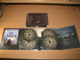 Музичні диски Музыкальные диски ^/--/^ NEVERMORE - The Year Of The Voyager  (2008 Century Media BOX 2 /--/ CD+2 /--/ DVD) ^_^^^ NEVERMORE - The Year Of The Voyager (2008 Century Media BOX 2 /--/ CD+2 /--/ DVD) - фото фото фото