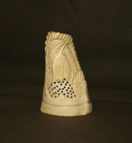 Статуетки, Скульптури, Фігурки, Фарфор Статуэтки, Скульптуры, Фигурки, Фарфор ^/--/^ Зуб кашалота, резьба, начало - середина 20-го в. ^_^^^ Зуб кашалота, різьблення, початок - середина 20-го в. - фото фото фото