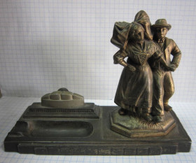 Статуетки, Скульптури, Фігурки, Фарфор Статуэтки, Скульптуры, Фигурки, Фарфор ^/--/^ Настільний предмет. Метал, можливо шпіатр ^_^^^ Настольный предмет. Металл, возможно шпиатр - фото фото фото