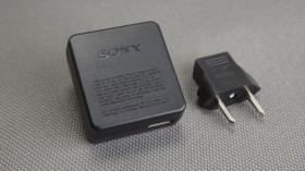 Акумулятори, зарядні пристрої Аккумуляторы, зарядные устройства ^/--/^ USB Portable Power Supply универсальная портативная зарядка Sony с адаптером US-EU Вживане ^_^^^ USB Portable Power Supply универсальная портативная зарядка Sony с адаптером US-EU Употребительное - фото фото фото