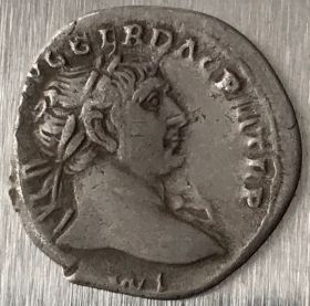 Рим і колонії Рим и колонии ^/--/^ Рим Империя Марк Ульпий Нерва Траян Marcus Ulpius Nerva Traianus 98 - 117 г 3,07 грамма денарий  = 70 $ баксов ^_^^^ Рим Імперія Марк Ульпій Нерва Траян Marcus Ulpius Nerva Traianus 98 - 117 г 3,07 грама денарій = 70 $ баксів - фото фото фото