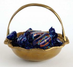 Кухонне начиння, посуд, столове срібло Кухонная утварь, посуда, столовое серебро ^/--/^ Вазочка Кошик Кошичок бронзовий, 1960-ті, Germany ^_^^^ Вазочка Кошичок бронзовый, 1960-е, Germany - фото фото фото