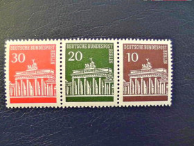 НДР, ФРН ГДР, ФРГ ^/--/^ Зчіпка поштових марок Німеччина Західний Берлін &amp;quot; Стандарт Бранденбурзькі ворота &amp;quot; 1966 рік ** ^_^^^ Сцепка почтовых марок Германия Западный Берлин &amp;quot; Стандарт Бранденбургские ворота &amp;quot; 1966 год ** - фото фото фото