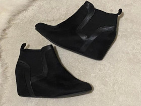 Ботильйони Ботильоны ^/--/^ Чорні замшеві ботильйони на танкетці dorothy perkins ^_^^^ Черные замшевые ботиллионы на танкетке dorothy perkins - фото фото фото