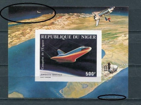 Освоєння космосу Освоение космоса ^/--/^ Нигер Niger Space 1 /--/ Bl Mi 32 /--/ B MNH Cv 26,-Помят Обозначено овалом ^_^^^ Нігер Niger Space 1 /--/ Bl Mi 32 /--/ B MNH Cv 26 - фото фото фото