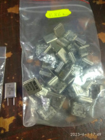 Інші радіокомпоненти Другие радиокомпоненты ^/--/^ кварци кварцеві резонатори нові 8,86 /--/ мгц ^_^^^ кварцы кварцевые резонаторы новые 8,86 /--/ мгц - фото фото фото