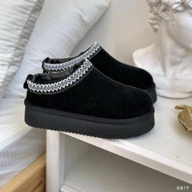 УГГІ (UGG) УГГИ (UGG) ^/--/^ Короткие замшевые угги с вышивкой, трендовые угги ITTS автоледи 36,37,39,40 /--/ р код 9817 ^_^^^ Короткі замшеві вуггі з вишивкою, трендові вуггі ITTS автоледі 36,37,40 /--/ р код 9817 - фото фото фото