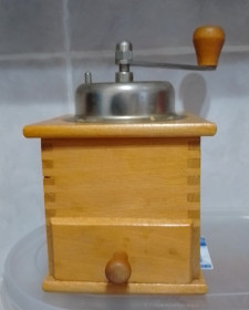 Кавомолки, кавові машини, турки Кофемолки, кофеварки, турки ^/--/^ Кавомолка кофемолка ручна дерев&amp;apos;яна, Німеччина ^_^^^ Кофемолка кофемолка ручная деревянная, Германия - фото фото фото