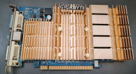 Відеокарти Видеокарты ^/--/^ Відеокарта PCI-Express GIGABYTE GV-RX /--/ 26 /--/ P /--/ 512 /--/ H RADEON HD 2600 Pro 512 /--/ Мб ^_^^^ Видеокарта PCI-Express GIGABYTE GV-RX /--/ 26 /--/ P /--/ 512 /--/ H RADEON HD 2600 Pro 512 /--/ Мб - фото фото фото