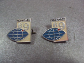Геральдика Геральдика ^/--/^ знак норильск 69 паралель лот 2 шт №4918 ^_^^^ знак норильськ 69 паралель лот 2 шт No /--/ 4918 - фото фото фото