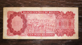 Болівія Боливия ^/--/^ BOLIVIA Боливия 100 песо боливиано 1962 подписи: Paz, Fabri. Красный №, серия с двумя цифрами. ^_^^^ Болівія 100 песо болівіано 1962 підписи: Paz, Fabri. Червоний No, серія з двома цифрами. - фото фото фото