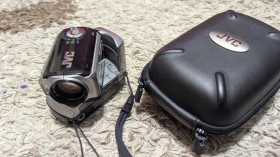 Canon Canon ^/--/^ Jvc GZ-MC /--/ 200 /--/ e. Цифрова повороткґна відеокамера не тестована Від 1 грн ^_^^^ Jvc GZ-MC /--/ 200 /--/ e. Цифровая повороткгная видеокамера не тестирована от 1 грн - фото фото фото