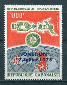 Освоєння космосу Освоение космоса ^/--/^ Габон Gabon /--/ 1975 Mi  572 Apollo-Soyuz mission MNH  Cv 11.00 ^_^^^ Габон Gabon 1975 Mi 572 Apollo-Soyuz mission MNH Cv 11.00 - фото фото фото