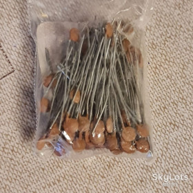 Конденсатори Конденсаторы ^/--/^ 8,2 /--/ пкФ  50 /--/ В.  КД /--/ 1.  50 /--/ шт ^_^^^ 8,2 /--/ пкФ 50 /--/ В. КД /--/ 1. 50 /--/ шт - фото фото фото