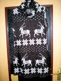 Сукні Платья ^/--/^ Платье вязанное с воротом и оленями на девушку.Размеры пог 46, пот 40, длина 82 см. Состояние отличное ^_^^^ Сукня в'язана з ворітом і оленями на дівчину. Розміри пог 46, піт 40, довжина 82 см. Стан відмінний - фото фото фото