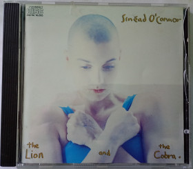 Музичні диски Музыкальные диски ^/--/^ SINEAD O&amp;apos;CONNOR The Lion And The Cobra  CD US ^_^^^ CONNOR The Lion And The Cobra CD US - фото фото фото