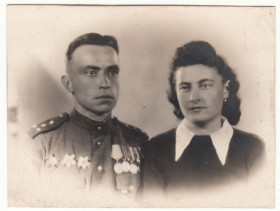 Листи, фото Письма, фото ^/--/^ Жизнь в СССР Военный с наградами фото с супругой Мода ретро фото  (8,5 х 11,5) Р /--/ 9 ^_^^^ Життя в СРСР Військовий з нагородами фото з дружиною Мода ретро фото (8,5 х 11,5) Р /--/ 9 - фото фото фото