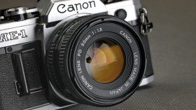 Sony Sony ^/--/^ Об&amp;apos;єктив Canon Lens FD 50 /--/ mm 1:1.8 Japan Ф /--/ 52 /--/ мм на полный кадр     (24 /--/ x /--/ 36 /--/ mm) Вживане ^_^^^ Объектив Canon Lens FD 50 /--/ mm 1:1. 8 Japan Ф /--/ 52 /--/ мм на полный кадр (24 /--/ x /--/ 36 /--/ mm) Употреблено - фото фото фото