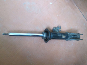 Амортизатори Амортизаторы ^/--/^ Амортизатор передний левый Renault Laguna 1 I 94-00 7700827626 ^_^^^ Амортизатор передній лівий Renault Laguna 1 I 94-00 7700827626 - фото фото фото