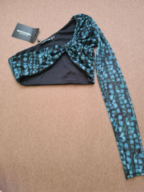 Топи Топы ^/--/^ XXS Prettylittlething PLT бренд оригінал топ з одним рукавом з 1 грн ^_^^^ XXS Prettylittlething PLT бренд оригинал топ с одним рукавом с 1 грн - фото фото фото