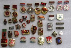 Знаки товариств і організацій Знаки обществ и организаций ^/--/^ Значки медали СССР 41 штука Отличник Ударник Победитель Изобретатель Редкие и дорогие ^_^^^ Значки медалі СРСР 41 штука Відмінник Ударник Переможець Винахідник Рідкісні і дорогі - фото фото фото