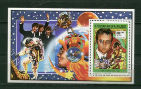 Освоєння космосу Освоение космоса ^/--/^ Мадагаскар  Madagaskar  Malagasy Space  Mi Bl 184 /--/ A 30 /--/ th anniversary of Apollo 11 and portrait of Joh ^_^^^ Мадагаскар Madagaskar Malagasy Space Mi Bl 184 /--/ A 30 /--/ th anniversary of Apollo 11 and portrait of Joh - фото фото фото