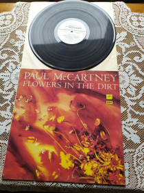 Платівки Пластинки ^/--/^ Пол Маккартни Paul McCartney  ( Beatles ) Flowers in the dirt ^_^^^ Пол Маккартни Paul McCartney (Битлз) Flowers in the dirt - фото фото фото