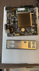 Материнські плати Материнские платы ^/--/^ №2 Тушка: Материнка Asus J /--/ 1800 /--/ I-C/intel Celeron J /--/ 1800 2.4 /--/ Ghz/ 4 /--/ Gb DDR /--/ 3 б.в. з 1 /--/ грн ^_^^^ No /--/ 2 Тушка: Материнка Asus J /--/ 1800 /--/ I-C/intel Celeron J /--/ 1800 2.4 /--/ Ghz/ 4 /--/ Gb DDR /--/ 3 б.в. с 1 /--/ грн - фото фото фото