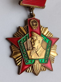 Службові та спеціальні Служебные и специальные ^/--/^ Знак &amp;quot;Отличник погранвойск&amp;quot;.1 ст.ПВ КГБ СССР ^_^^^ Знак &amp;quot; Відмінник прикордонних військ &amp;quot;.1 ст.ПВ КДБ СРСР - фото фото фото