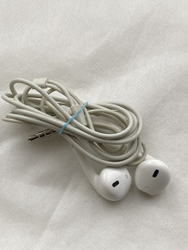 Навушники, гарнітури Наушники, гарнитуры ^/--/^ Apple EarPods 3.5 наушники для iphone 5/5 /--/ S/5 /--/ c/6/6 /--/ S    ( дефект) ^_^^^ Apple EarPods 3.5 навушники для iphone 5/5 /--/ S/5 /--/ c/6/6 /--/ S ( оригінал) - фото фото фото
