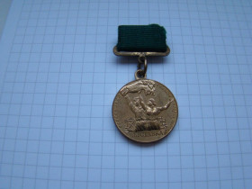 Медалі СРСР Медали СССР ^/--/^ Медаль Участнику всесоюзной сельскохозяйственной выставки ВСХВ. ^_^^^ Медаль Учаснику всесоюзної сільськогосподарської виставки ВСХВ. - фото фото фото