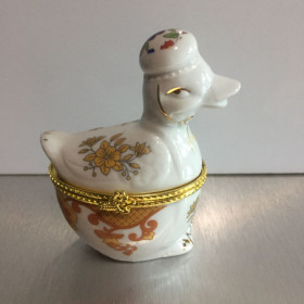 Статуетки, Скульптури, Фігурки, Фарфор Статуэтки, Скульптуры, Фигурки, Фарфор ^/--/^ Фарфоровая шкатулка. Уточка. В- 8 см. Н /--/ 266 ^_^^^ Фарфорова шкатулка. Уточка. 8 см. Н /--/ 266 - фото фото фото
