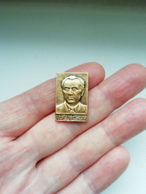 Пам'ятні і ювілейні Памятные и юбилейные ^/--/^ Значок Ю.Яновський ^_^^^ Значок Ю.Яновский - фото фото фото