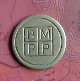 Гральні Игральные ^/--/^ Жетон игровой. Великобритания. Латунь. ^_^^^ Жетон ігровий. Велика Британія. Латунь. - фото фото фото