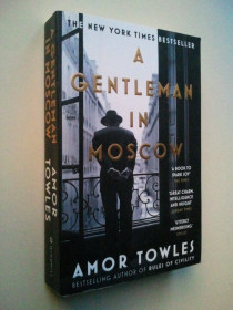 Книги на іноземних мовах Книги на иностранных языках ^/--/^ A Gentleman in Moscow. Amor Towles. Джентльмен у Москві. Англійською. ^_^^^ Gentleman in Moscow. Amor Towles. Джентльмен в Москве. Английский. - фото фото фото