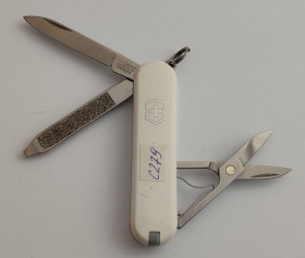 Ножі, мультітули Ножи, мультитулы ^/--/^ Нож-брелок Victorinox Classic SD [C /--/ 279] ^_^^^ Ніж-брелок Victorinox Classic SD [C /--/ 279] - фото фото фото