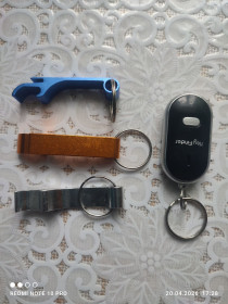 Інші автозапчастини Другие автозапчасти ^/--/^ Брилки для ключів . 4 шт. Один лот. ^_^^^ Брилок для ключей 4 шт. Аукцион от гривны. Без резерва - фото фото фото