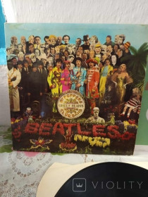 Платівки Пластинки ^/--/^ Beatles, The Sgt. Pepper&amp;apos;s Lonely Hearts Club Band *1967 *Parlophone Пластинка ^_^^^ The Sgt. Pepper&amp;apos;s Lonely Hearts Club Band (1967) - фото фото фото