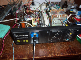 Підсилювачі Усилители ^/--/^ Робочий підсилювач від колонки Radiotehnika S /--/ 70 ^_^^^ Рабочий усилитель от колонки Radiotehnika S /--/ 70 - фото фото фото