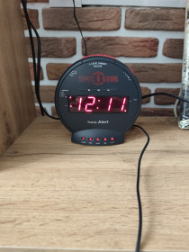 Настільні годинники, будильники Настольные часы, будильники ^/--/^ Гучний будильник для міцного сну Sonic аlert Sonic Bomb + віброподушка ^_^^^ Громкий будильник для крепкого сна Sonic аlert Sonic Bomb + виброподушка - фото фото фото