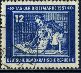НДР, ФРН ГДР, ФРГ ^/--/^ ГДР. День почтовых марок  (серия) 1951 г. ^_^^^ НДР. Філателія. Діти (серія) 1951 р. - фото фото фото