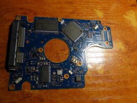 Жорсткі диски Жесткие диски ^/--/^ (13) Плата HDD Hitachi 0 /--/ A /--/ 90351 HTS /--/ 545025 /--/ A /--/ 7 /--/ E /--/ 380 HTS /--/ 725025 /--/ A /--/ 7 /--/ E /--/ 630 HTS /--/ 725032 /--/ A /--/ 7 /--/ E /--/ 630 HTS /--/ 725050 /--/ A /--/ 7 /--/ E /--/ 630 - фото фото фото
